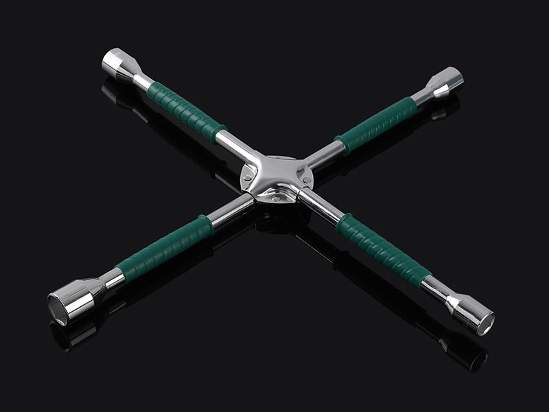 Mirror sheathing cross type wrench